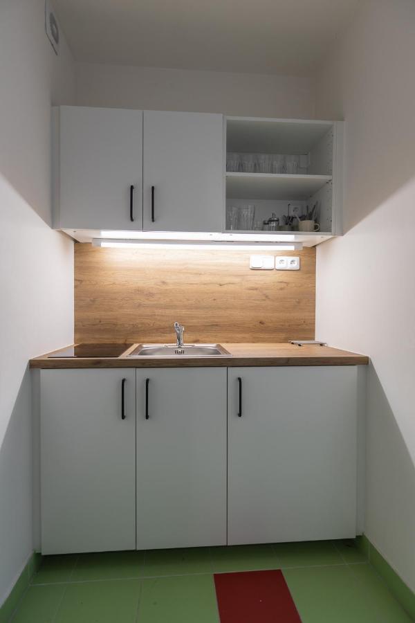 Capsule Hostel Andel Centre Spirit Πράγα Εξωτερικό φωτογραφία