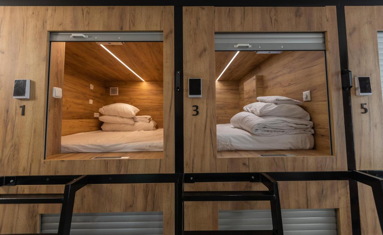Capsule Hostel Andel Centre Spirit Πράγα Εξωτερικό φωτογραφία