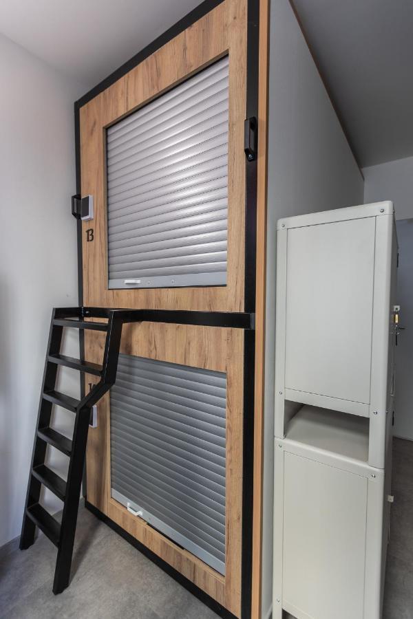 Capsule Hostel Andel Centre Spirit Πράγα Εξωτερικό φωτογραφία