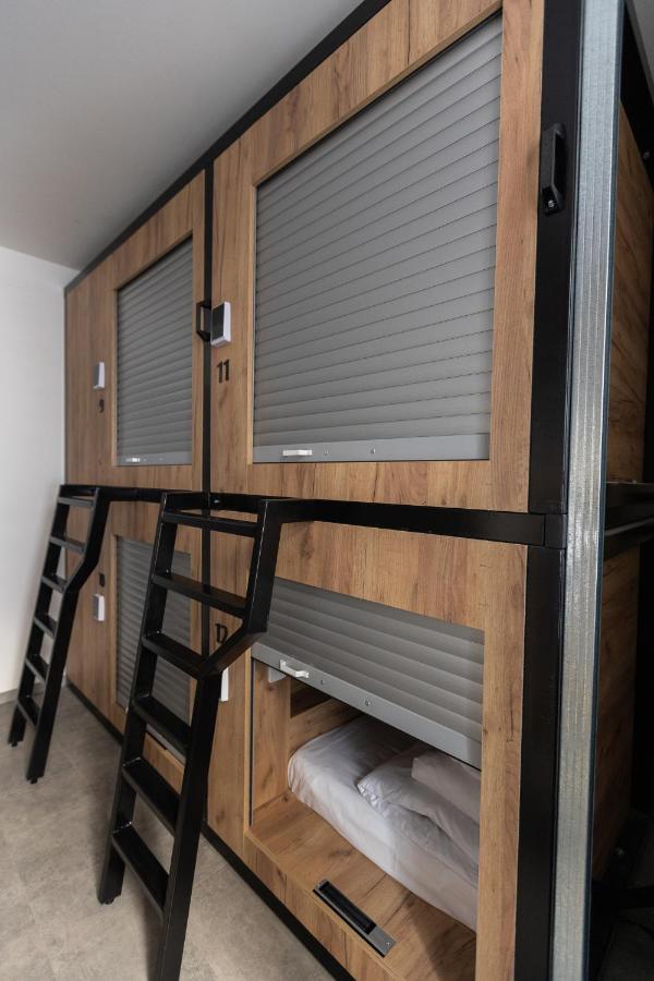 Capsule Hostel Andel Centre Spirit Πράγα Εξωτερικό φωτογραφία